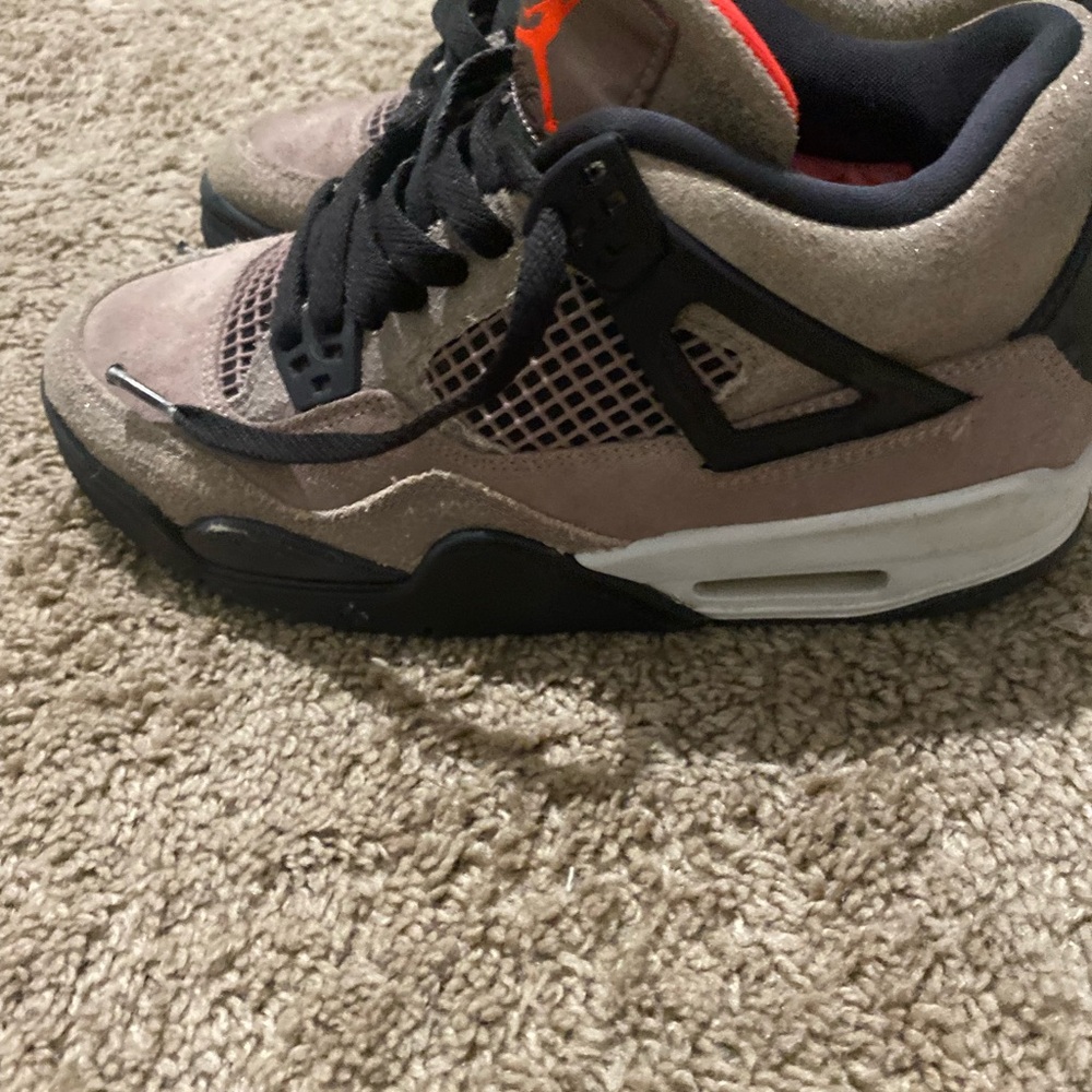 Jordan 4’s size 6 youth